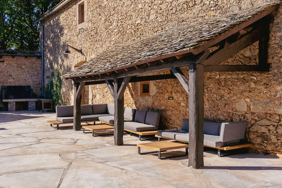 Espaces de réception et location de salle au domaine du Clos Bel Air sur le Larzac