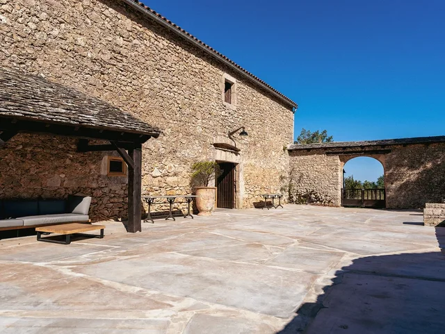 La terrasse du Clos Bel Air en Aveyron